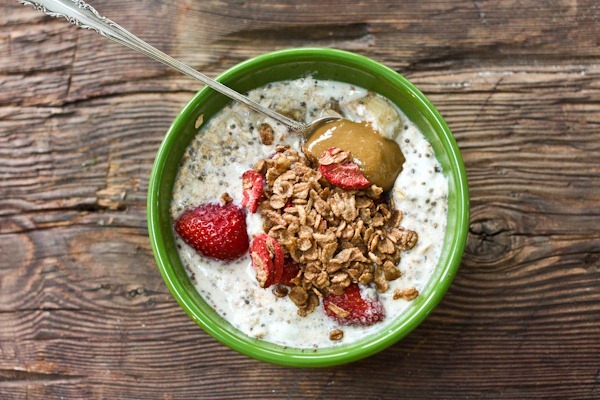 Overnight oats with strawberries and granola
