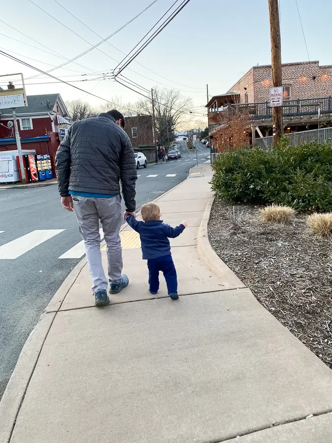 baby and dad in belmont, charlottesville, out to dinner