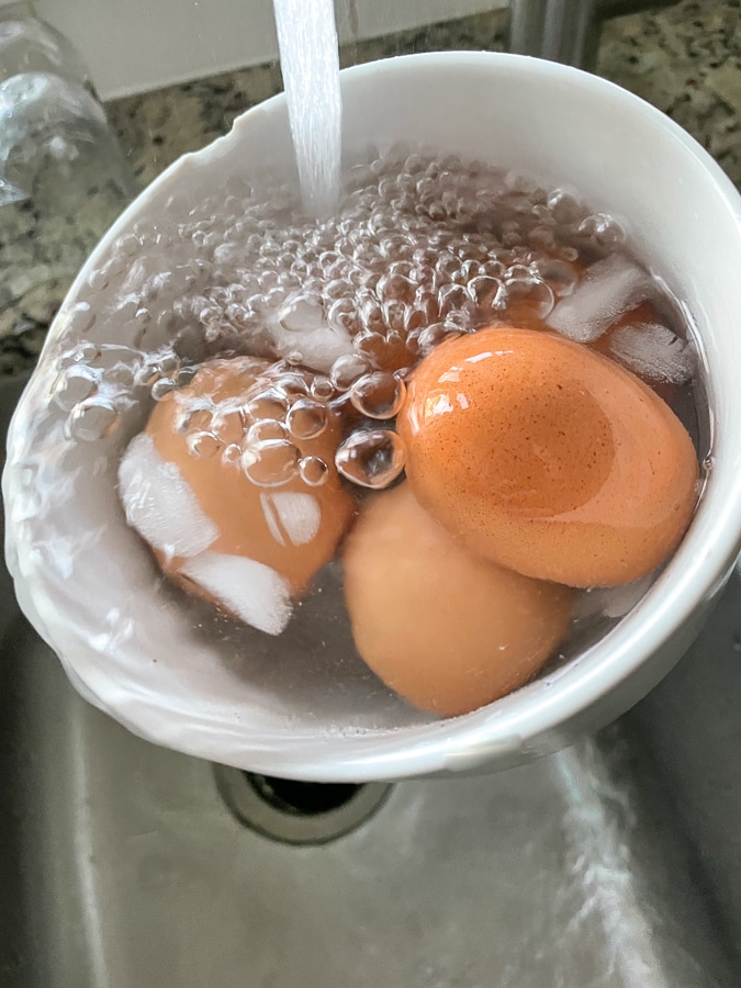 eggs under ice water