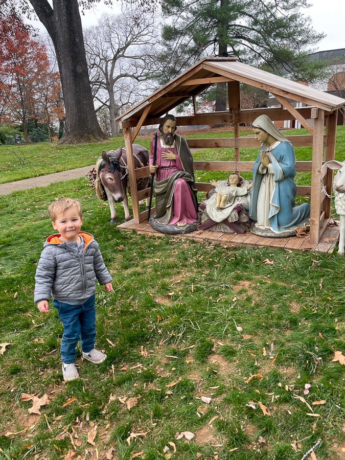Nativity Scene - Simple Holiday Decorating