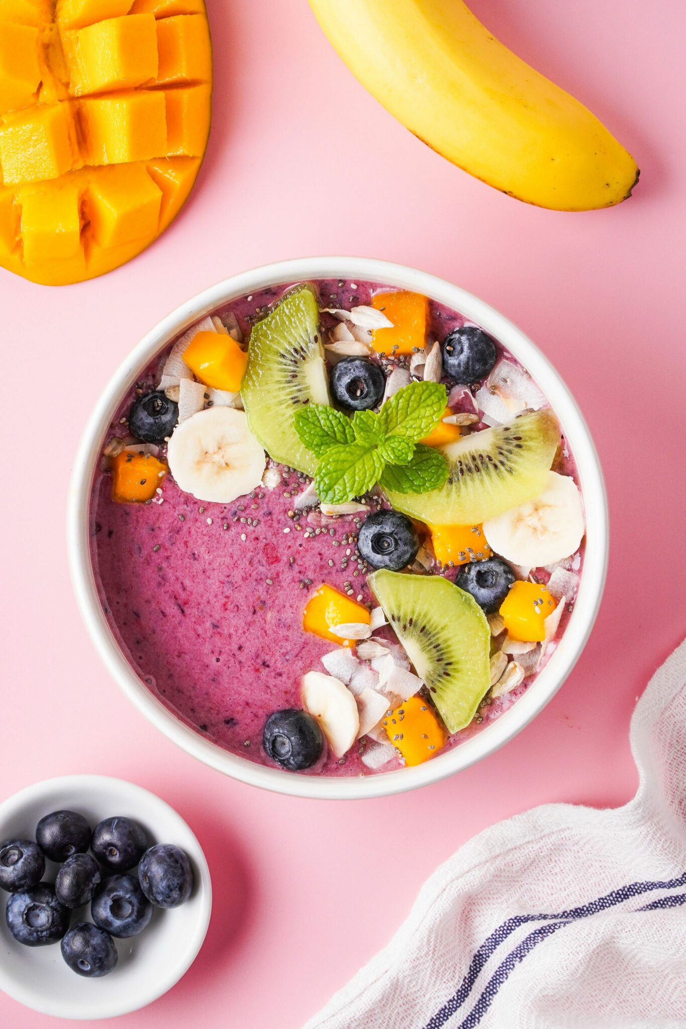 How To Make An Acai Bowl | overhead shot of acai bowl