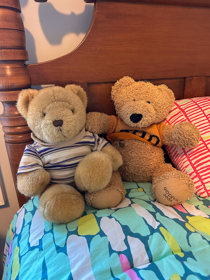 teddy bears in bed