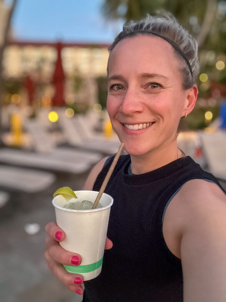 cocktail in aruba beach
