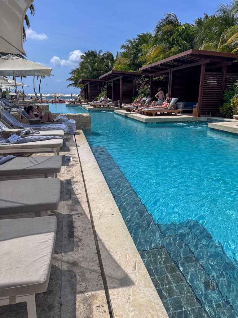 Hyatt Regency Aruba adult pool