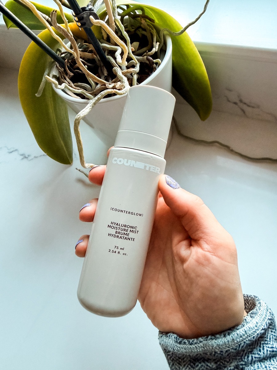 Counterglow Hyaluronic Moisture Mist in hand