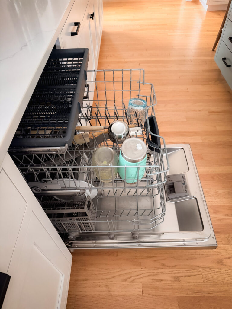 How to Stay Organized in the kitchen