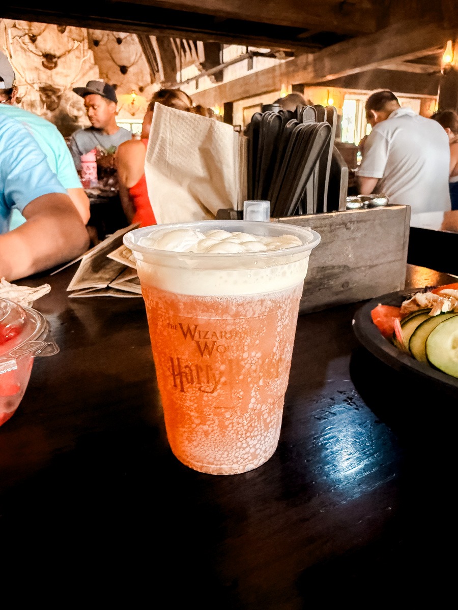 butterbeer inside of three broomsticks