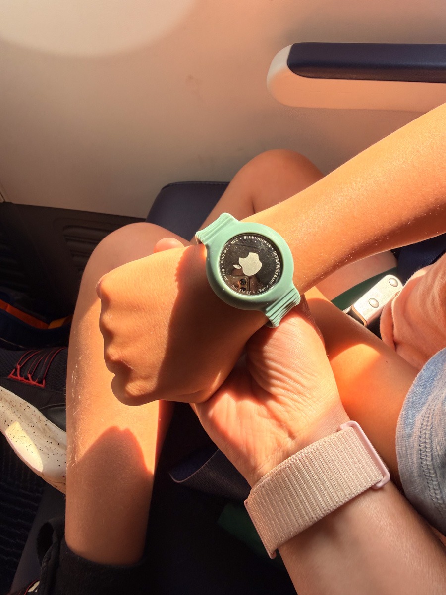 kids airtag bracelet