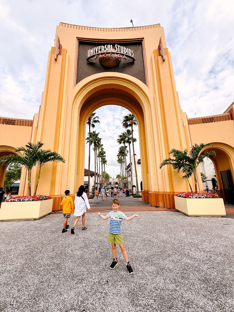 Birch in front of the Universal Studios Florida entrance